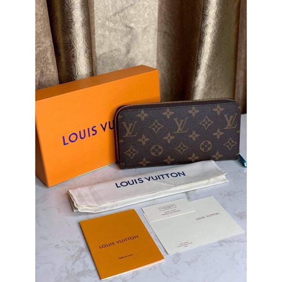 ✨✨Handbag Purse Zip Around Brown Monogram Zippy Wallet